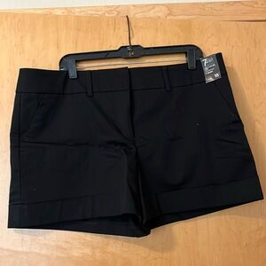 Women’s NY & CO black dressy shorts - size 18